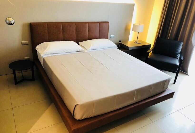 Номер Deluxe, Vespucci