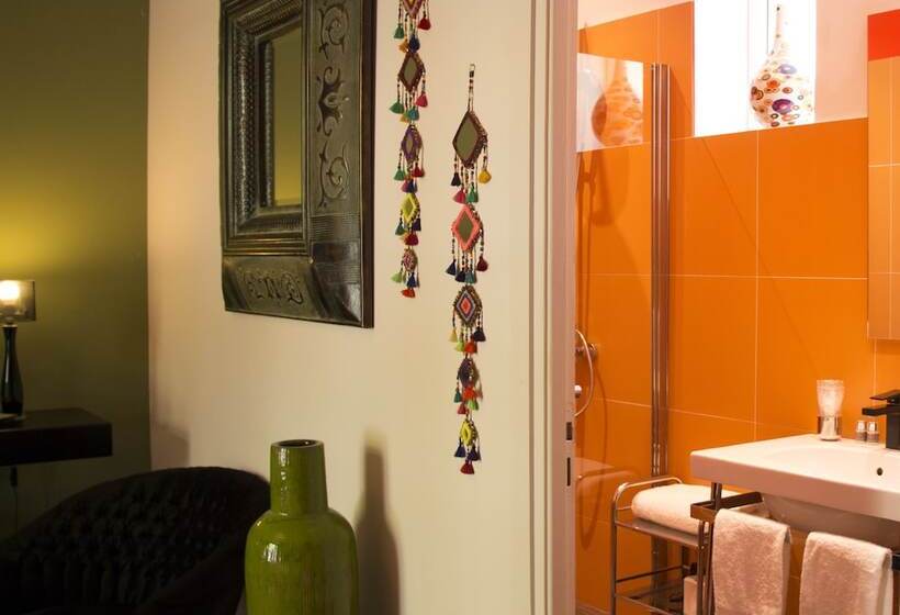 اتاق لوکس, La Villa Nova