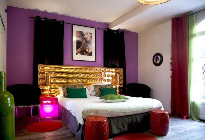 اتاق لوکس, La Villa Nova