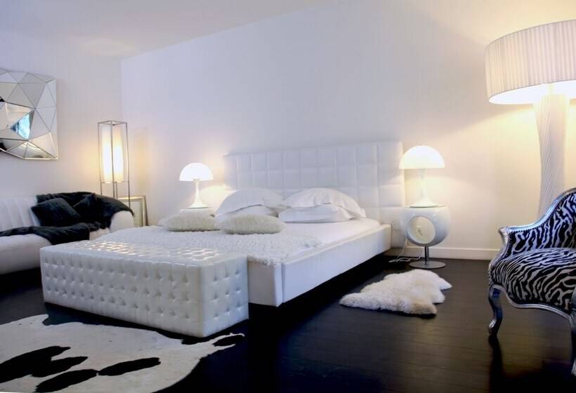 اتاق پرستیژ, La Villa Nova