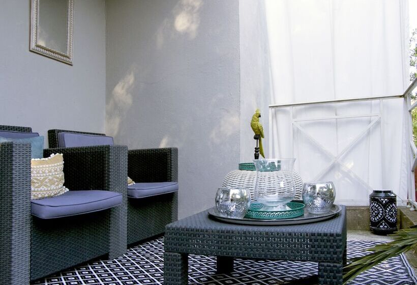 سوئیت پریمیوم, La Villa Nova