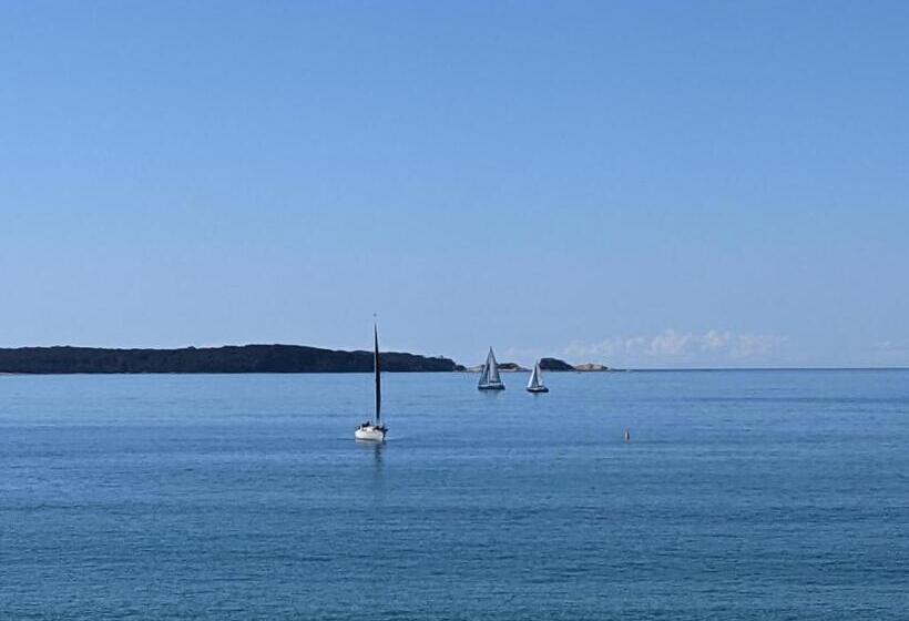 デラックスバンガロー, Araluen Motor Lodge