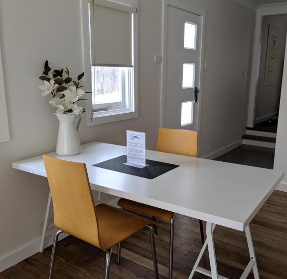 デラックスバンガロー, Araluen Motor Lodge