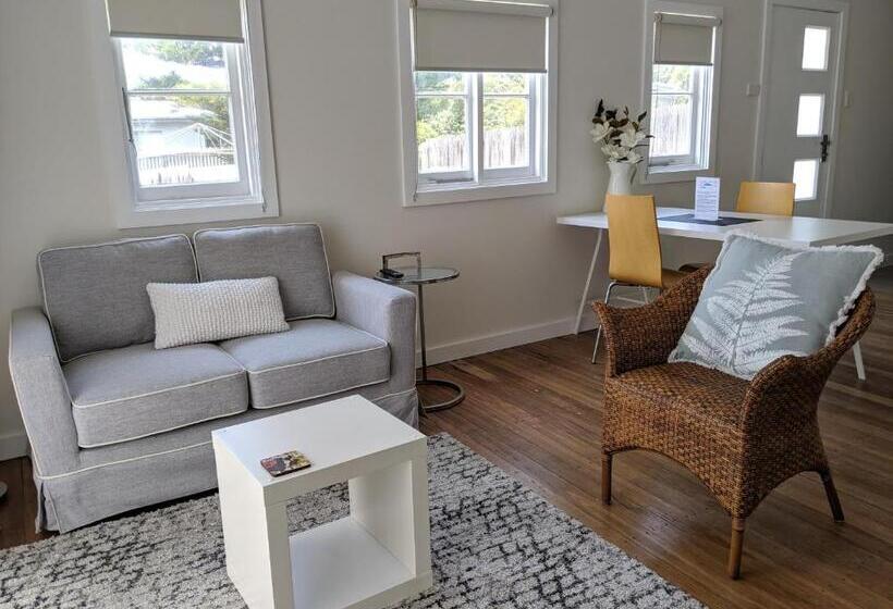 デラックスバンガロー, Araluen Motor Lodge