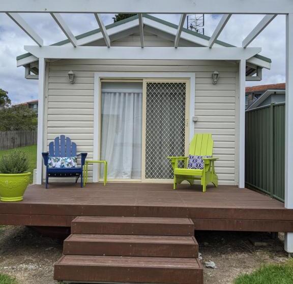 デラックスバンガロー, Araluen Motor Lodge