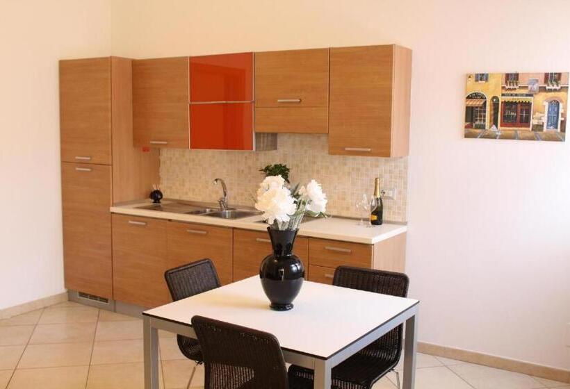 Четырехместный Номер Стандарт, Colonna Rooms & Apartment