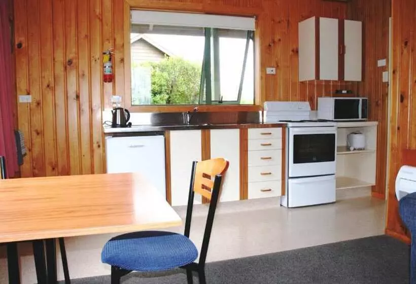 کلبه ییلاقی, The Chalets Motel