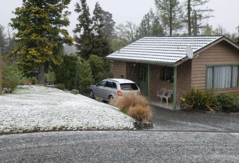 샬레, The Chalets Motel