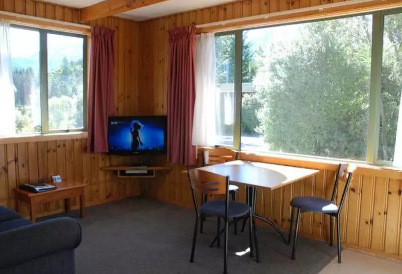 کلبه ییلاقی, The Chalets Motel