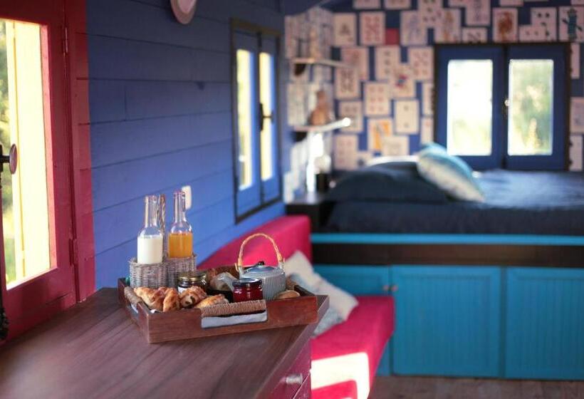 בונגלו משפחתי, La Roulotte Magic ! Des Grillots