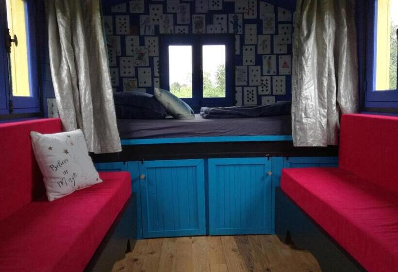 בונגלו משפחתי, La Roulotte Magic ! Des Grillots