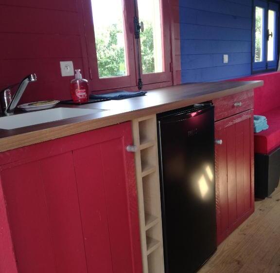 בונגלו משפחתי, La Roulotte Magic ! Des Grillots