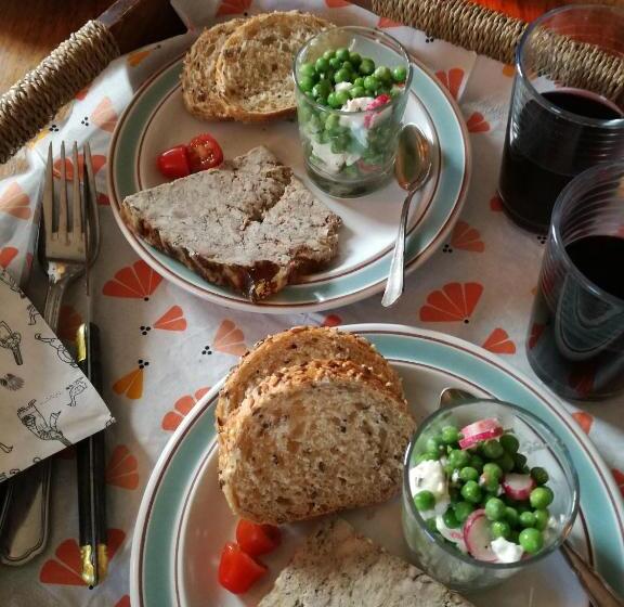 בונגלו משפחתי, La Roulotte Magic ! Des Grillots