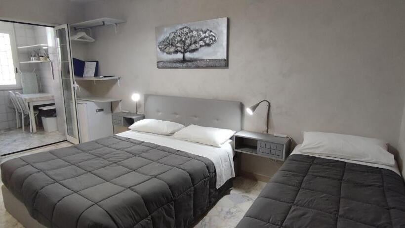 חדר סטנדרט לשלושה, Giambattista House Bari