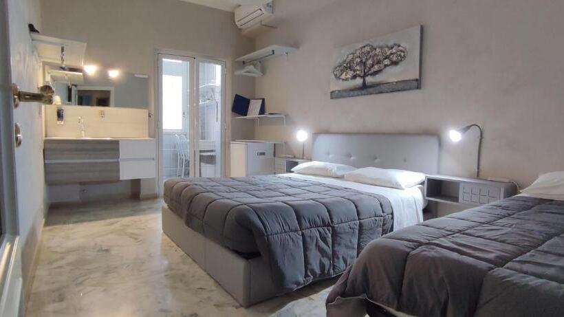 اتاق استاندارد سه نفره, Giambattista House Bari