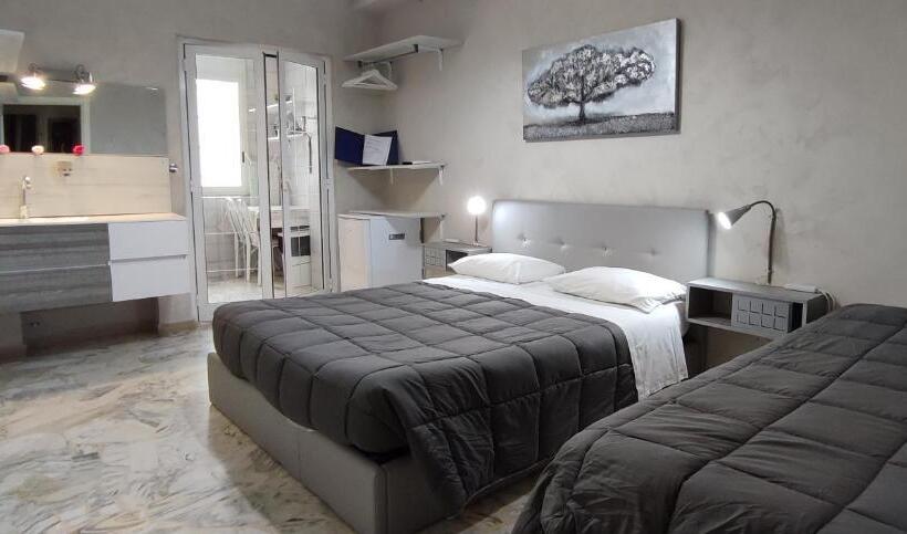 חדר סטנדרט לשלושה, Giambattista House Bari