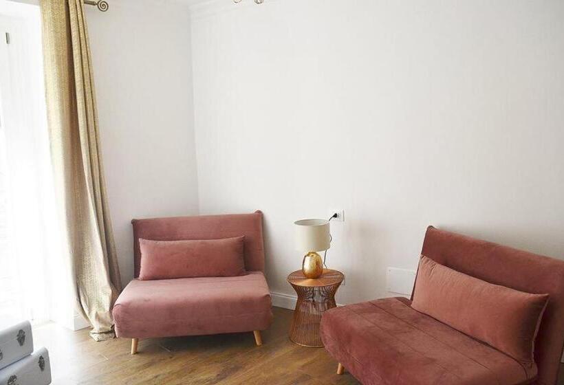 اتاق خانوادگی, B&b A Casa Di Giulia