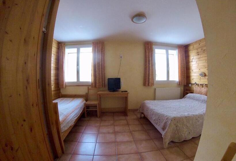 חדר קלאסי לשלושה, Restaurant Le Chamois