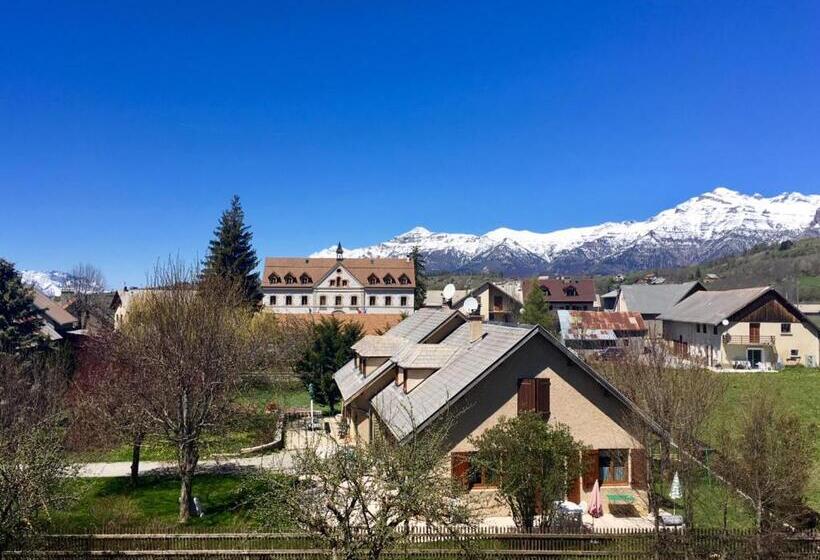 חדר קלאסי לארבעה, Restaurant Le Chamois