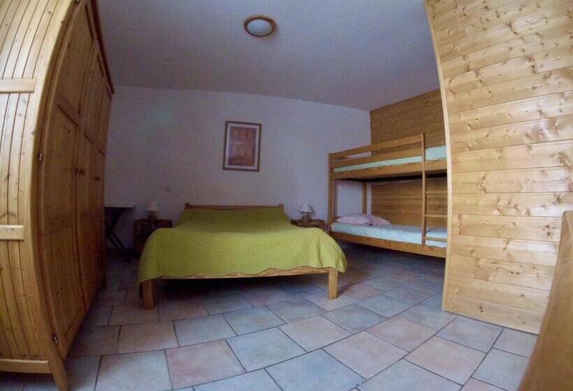 חדר סטנדרט לארבעה, Restaurant Le Chamois