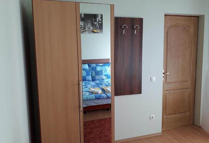 Апартаменты 4 Спальни, Piac Utcai Apartman