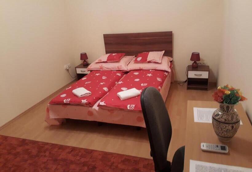 コンフォートトリプルルーム, Piac Utcai Apartman