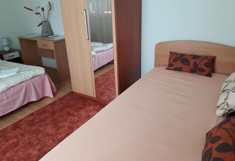 バルコニー付きスタンダードトリプルルーム, Piac Utcai Apartman