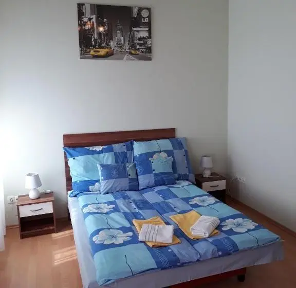 バルコニー付きスタンダードトリプルルーム, Piac Utcai Apartman