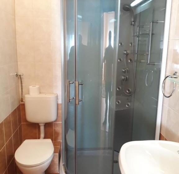 Трехместный Номер Стандарт с Балконом, Piac Utcai Apartman