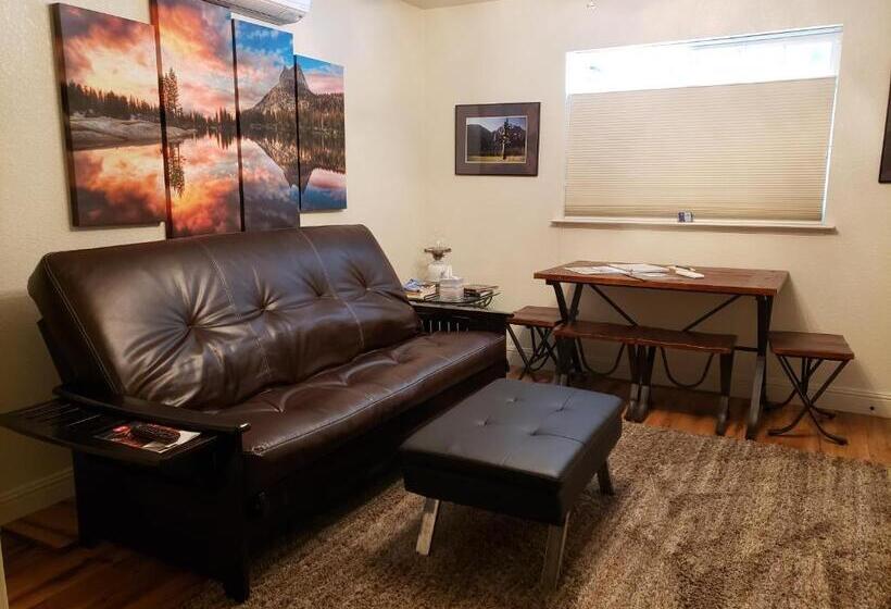 디럭스 스위트, Yosemite Foothill Retreat
