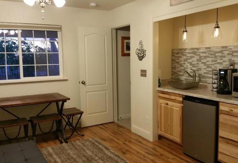 디럭스 스위트, Yosemite Foothill Retreat