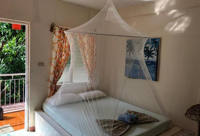 اتاق استاندارد سه تخته با چشمانداز باغ, Puerto Galera Hostel