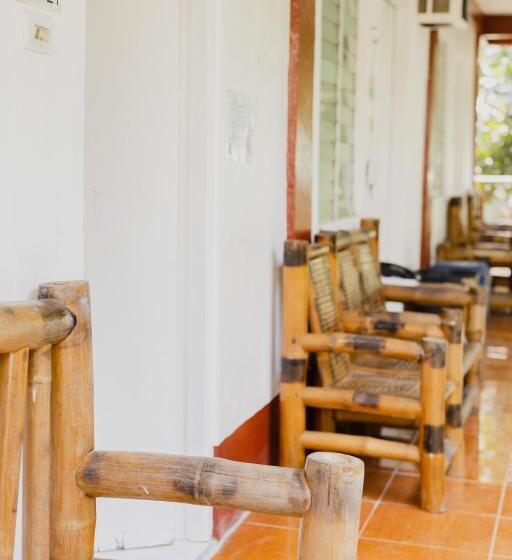 اتاق استاندارد سه تخته با چشمانداز باغ, Puerto Galera Hostel