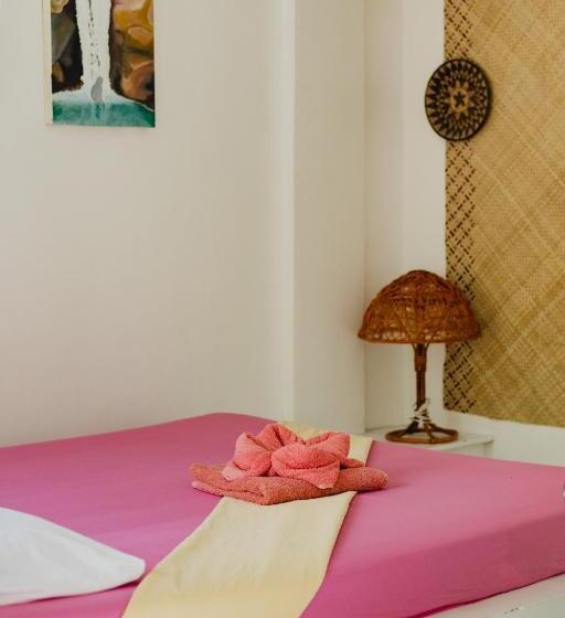 اتاق استاندارد سه تخته با چشمانداز باغ, Puerto Galera Hostel