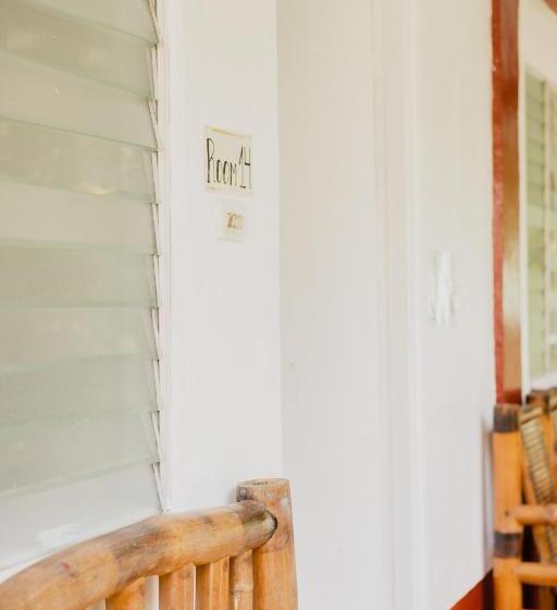 اتاق استاندارد سه تخته با چشمانداز باغ, Puerto Galera Hostel
