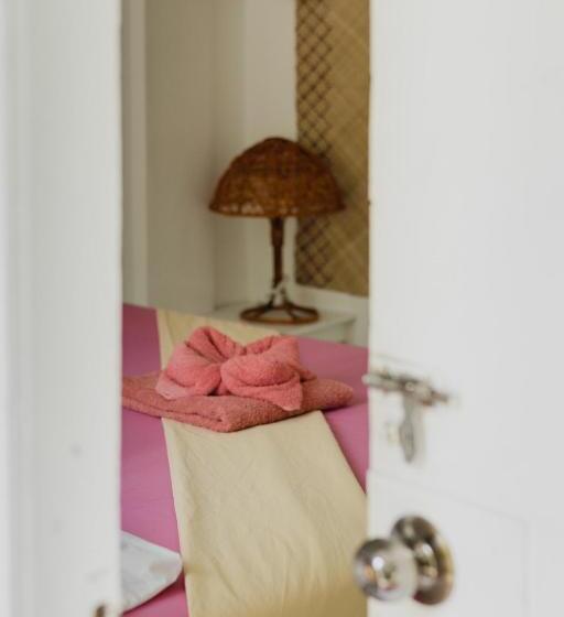 اتاق استاندارد سه تخته با چشمانداز باغ, Puerto Galera Hostel