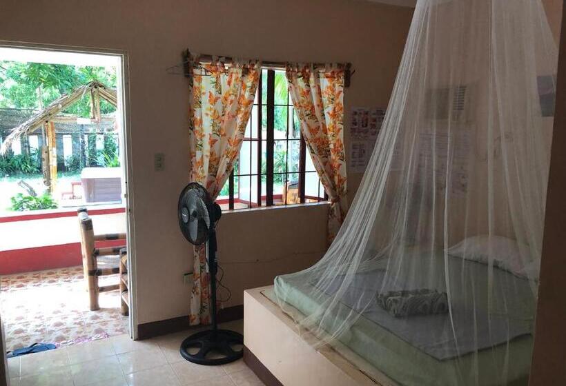 اتاق لوکس با تخت بزرگ, Puerto Galera Hostel