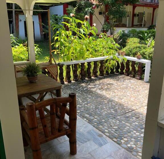 خانه 2 خوابه, Puerto Galera Hostel