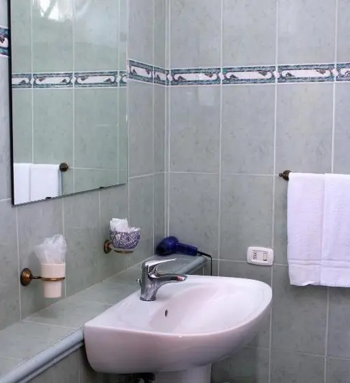 اتاق لوکس با بالکن, B&b Darsena