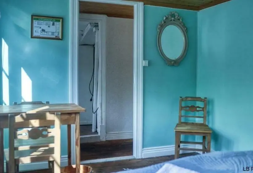 Standard Neljän Hengen Huone, Apelviksgården B&b