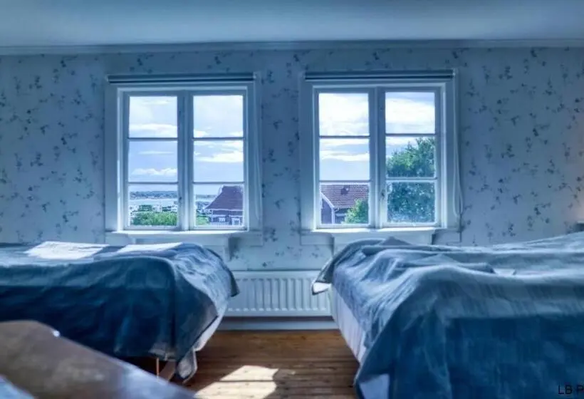 Standard Neljän Hengen Huone Jaettu Kylpyhuone, Apelviksgården B&b