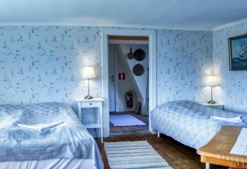 Номер Стандарт Четырехместный Совместный Санузел, Apelviksgården B&b