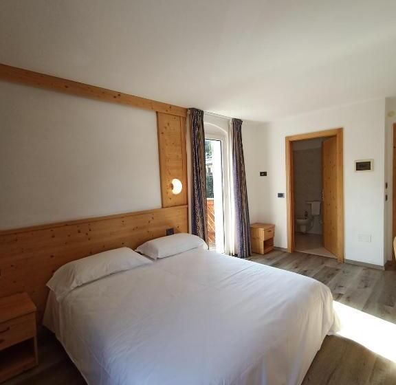 חדר סטנדרט לשלושה עם מרפסת, Cielo Blu