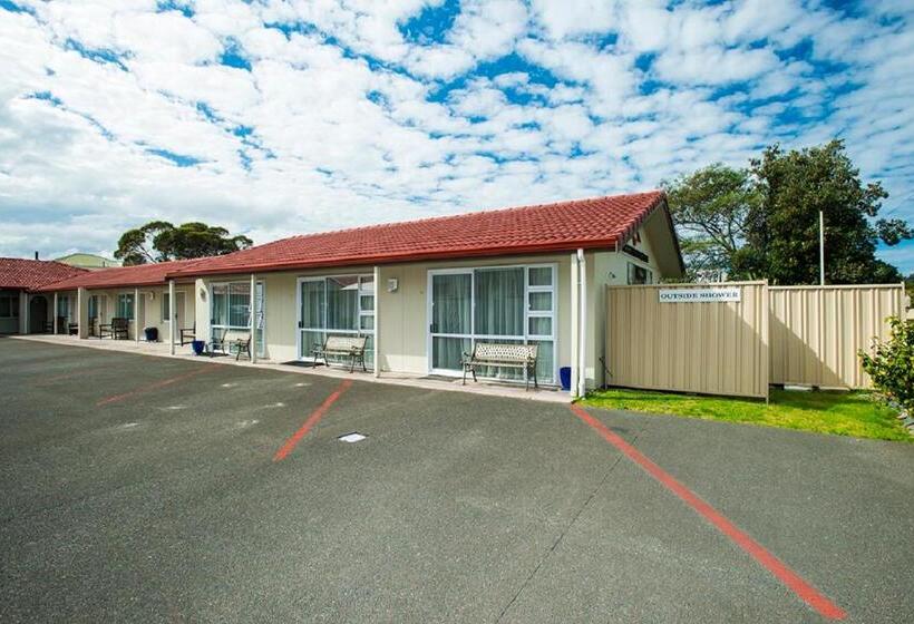 스탠다드 스튜디오, Ahikaa Gisborne Motel