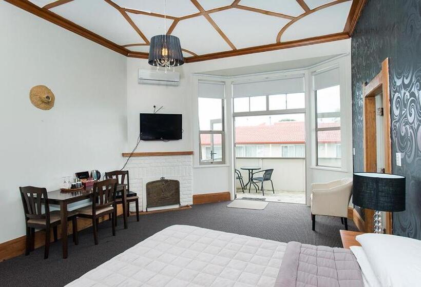 إستوديو قياسى, Ahikaa Gisborne Motel