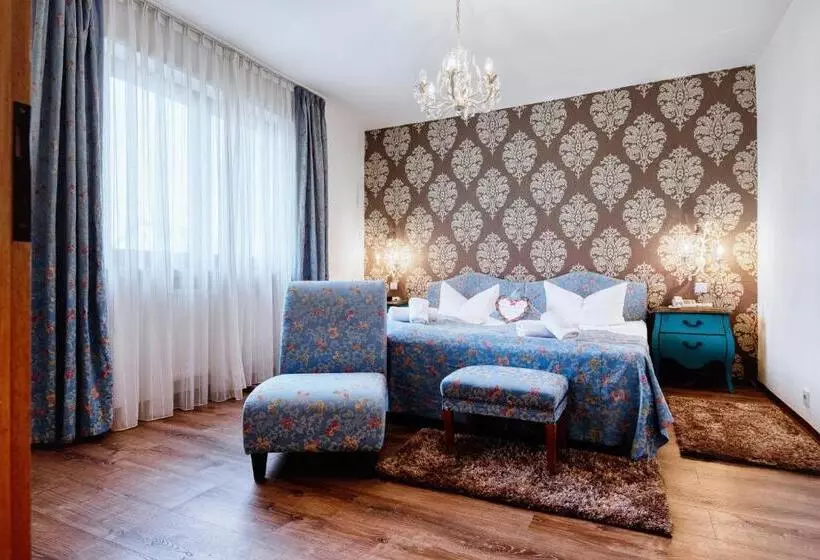 سوییت جونیور, Central Hotel Am Königshof