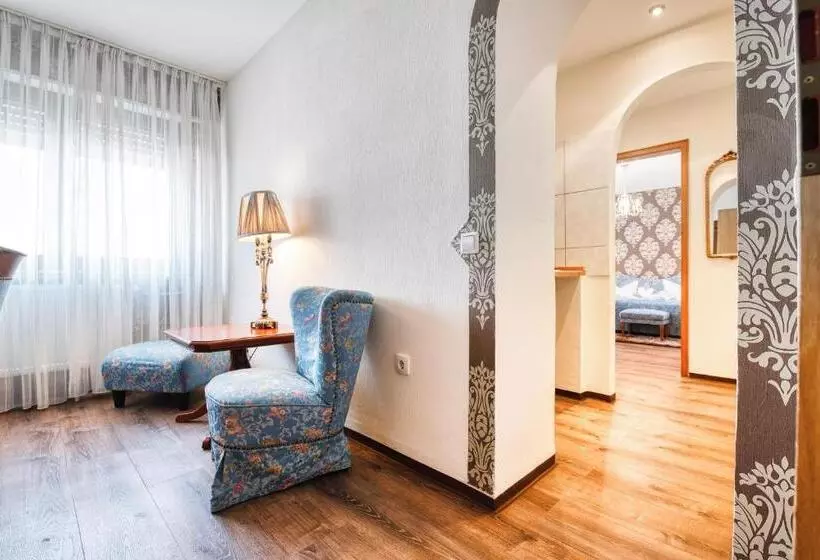 سوییت جونیور, Central Hotel Am Königshof