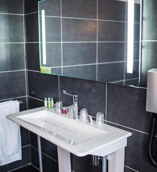 חדר משפחתי, Cit Hotel B