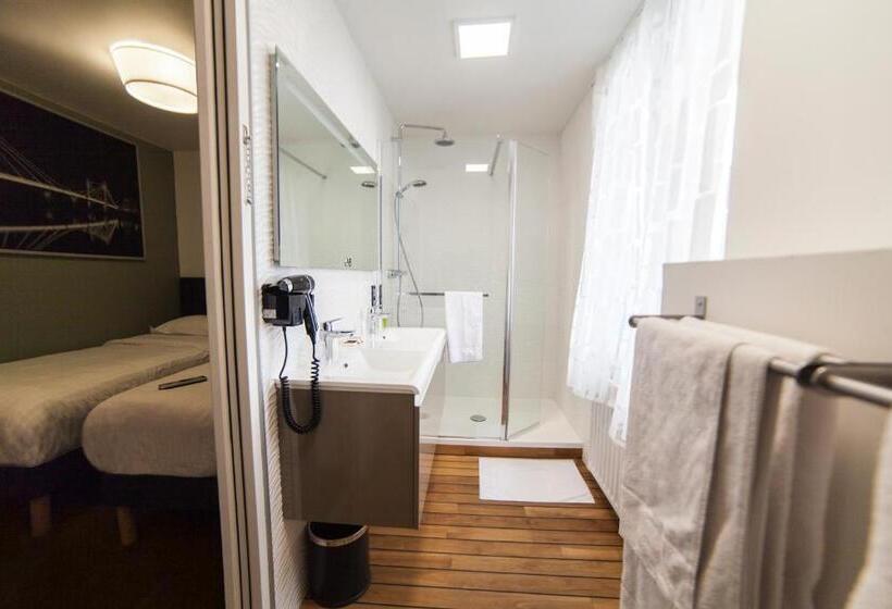 חדר משפחתי, Cit Hotel B