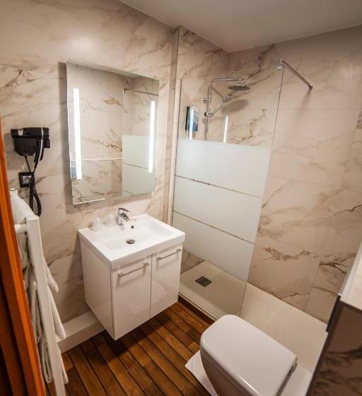 חדר סטנדרט לשלושה, Cit Hotel B